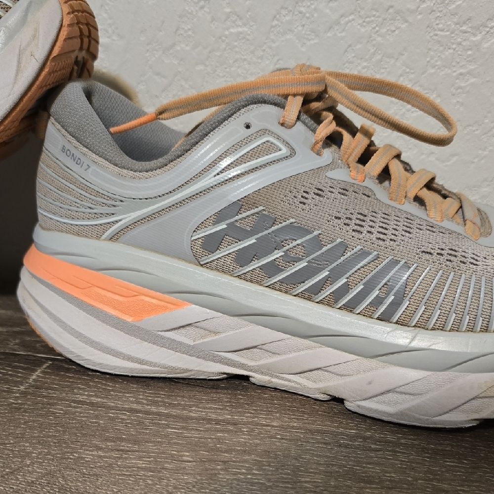 Women's Hoka One One Bondi 7 Athletic Shoes - Picture 2 of 9
